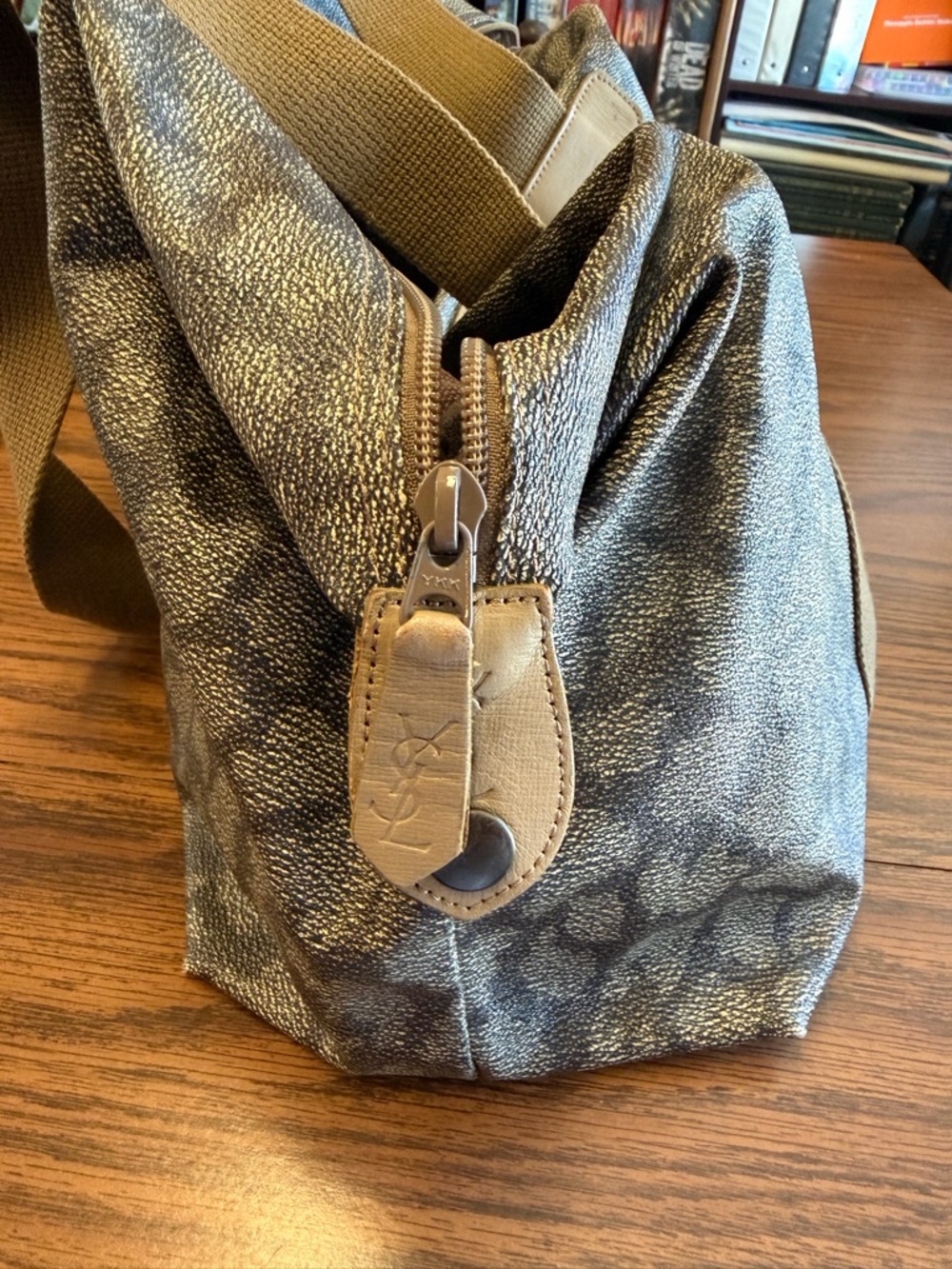 Vintage Yves Saint Laurent "Giraffe" print canvas and leather Boston bag - Picture 9 of 13
